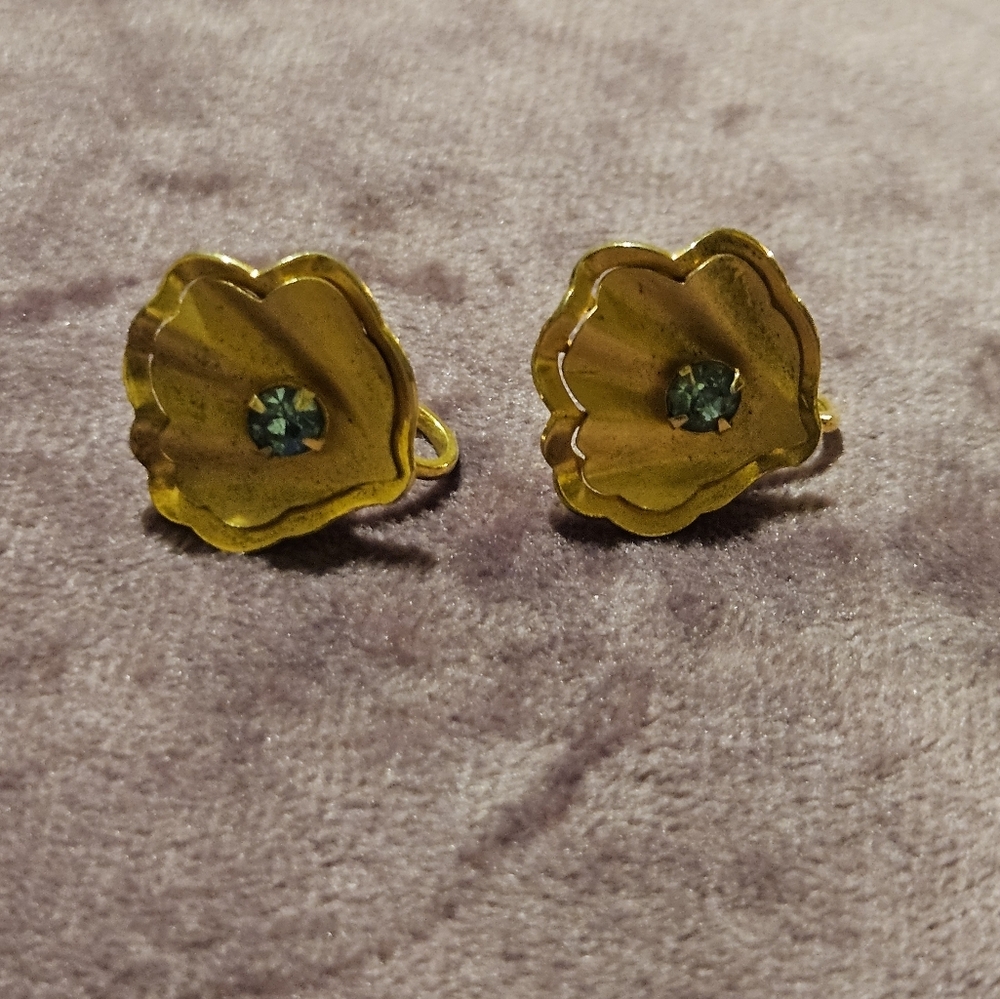Bugbee and Niles Gold Tone Shell Earrings, Pretty Blue Rhinestone Screw Back